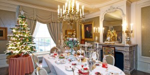 La salle à manger du musée Willet-Holthuysen, où le couvert est mis; on en est aux desserts (qui sont vrais, faits par le meilleur pâtissier de la ville)...