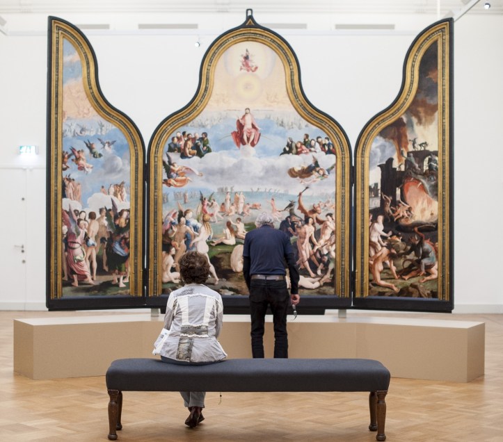 Cette photo permet de bien estimer la taille exceptionnelle du triptyque: 307 cm de hauteur x 434 cm de large; l'empereur Rodolphe était prêt à payer l'équivalent de la surface en pièces d'or, pour entrer en possession de ce tableau.